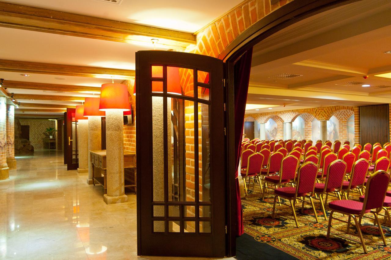 Hotel Zamek Гижицко Экстерьер фото
